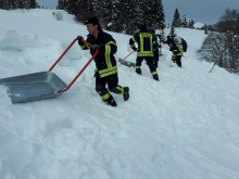Schweisstreibende Arbeit im Schnee