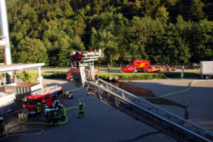 Übung der Feuerwehren Todtnau, Utzenfeld, Schönau und der Führungsgruppe Zell bei der Fa. Nilit in Utzenfeld am 
                    16.08.2013